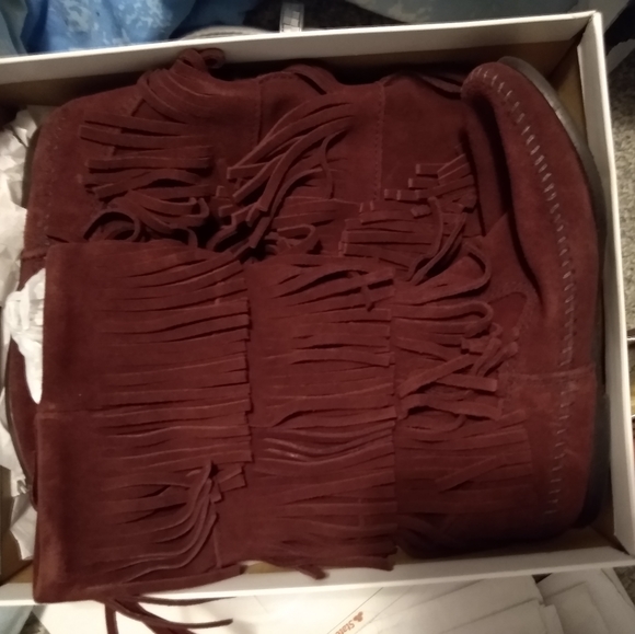 Minnetonka Moccasin - Burgundy  3 Layer Fringe Boots - Picture 3 of 8